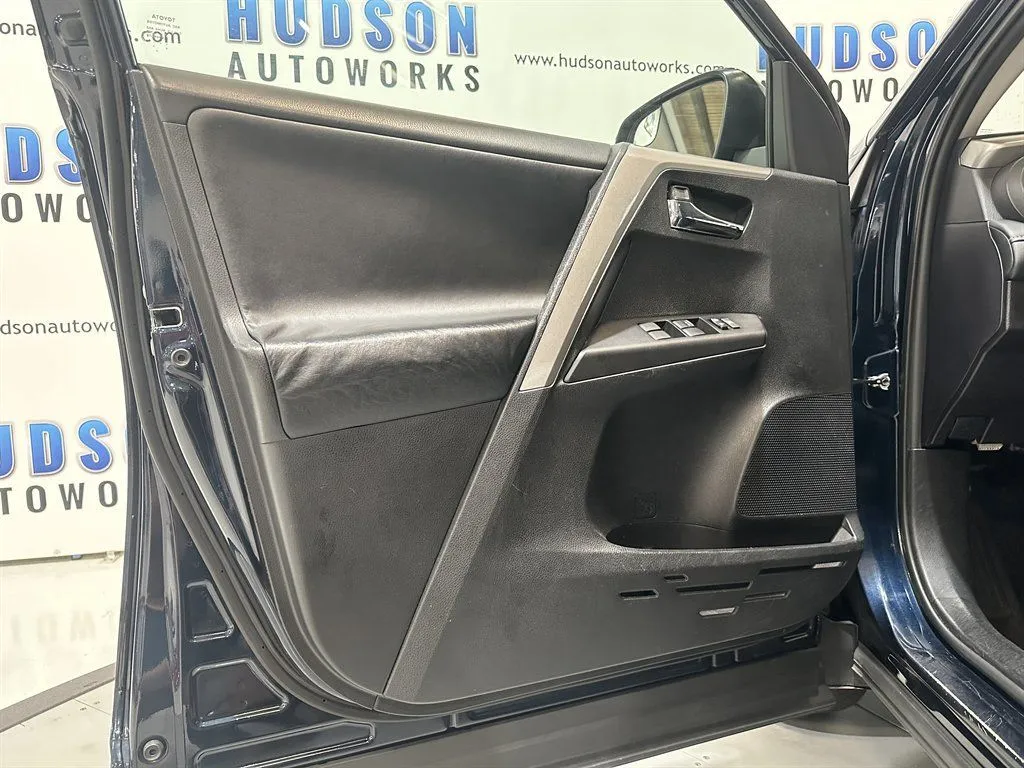 2017 Toyota RAV4 XLE - Photo 12