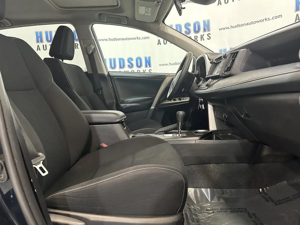 2017 Toyota RAV4 XLE - Photo 28