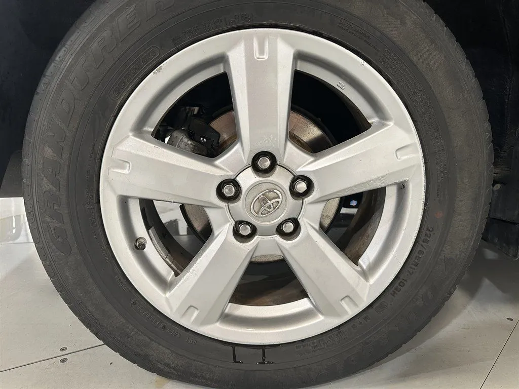 2017 Toyota RAV4 XLE - Photo 36