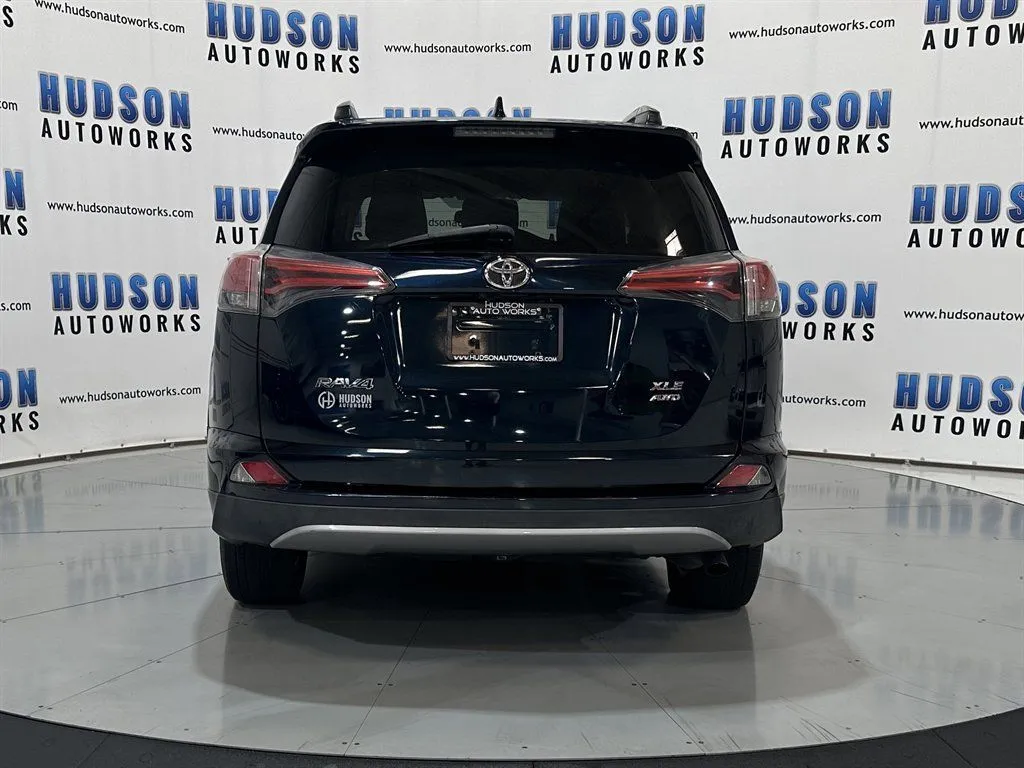 2017 Toyota RAV4 XLE - Photo 5