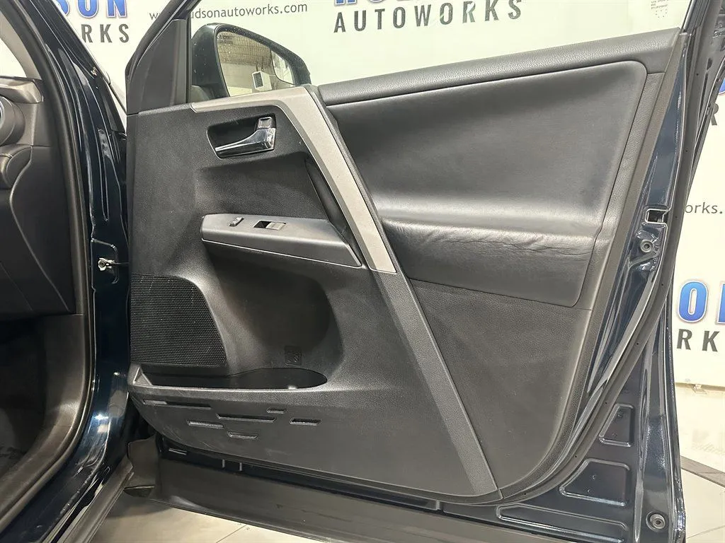 2017 Toyota RAV4 XLE - Photo 26