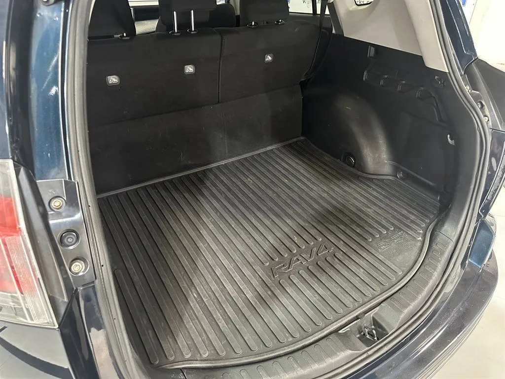 2017 Toyota RAV4 XLE - Photo 30