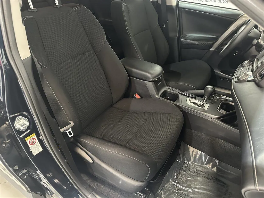2017 Toyota RAV4 XLE - Photo 27