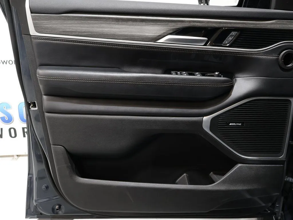 2024 Jeep Wagoneer Series III - Photo 11