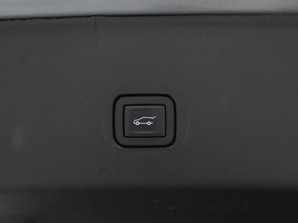 2023 Chevrolet Traverse RS - Photo 37