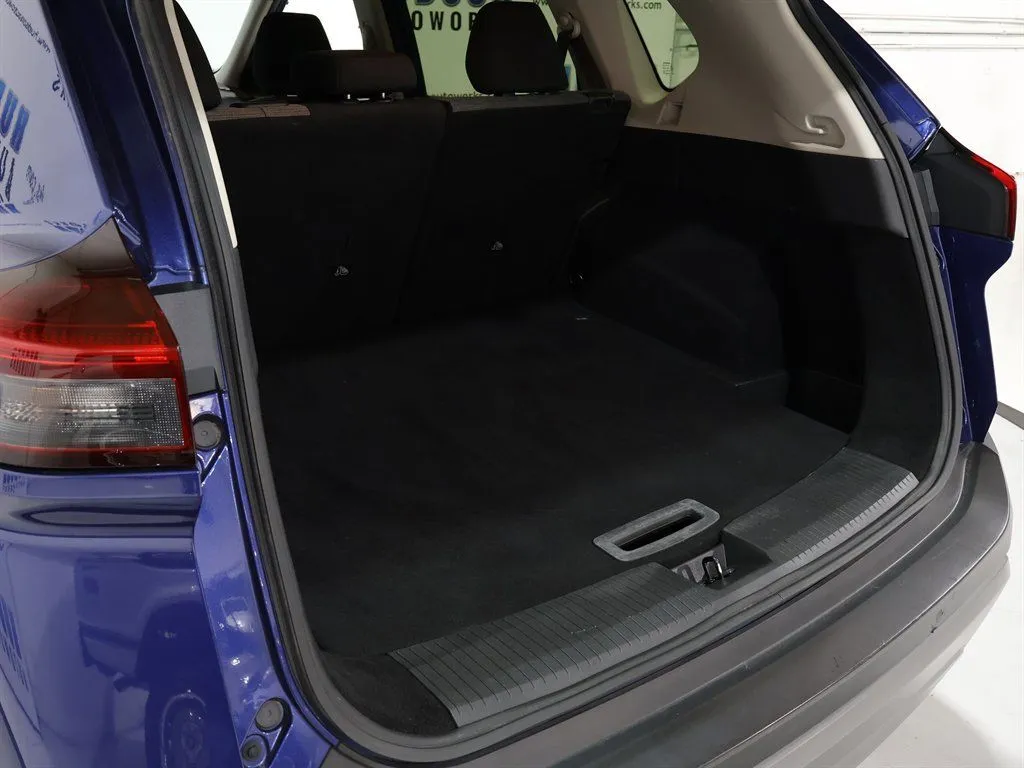 2023 Nissan Rogue SV - Photo 32