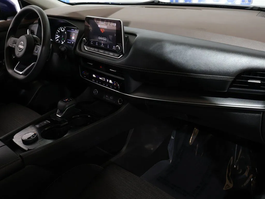 2023 Nissan Rogue SV - Photo 28