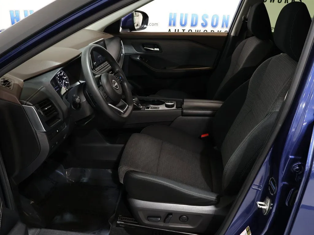 2023 Nissan Rogue SV - Photo 12
