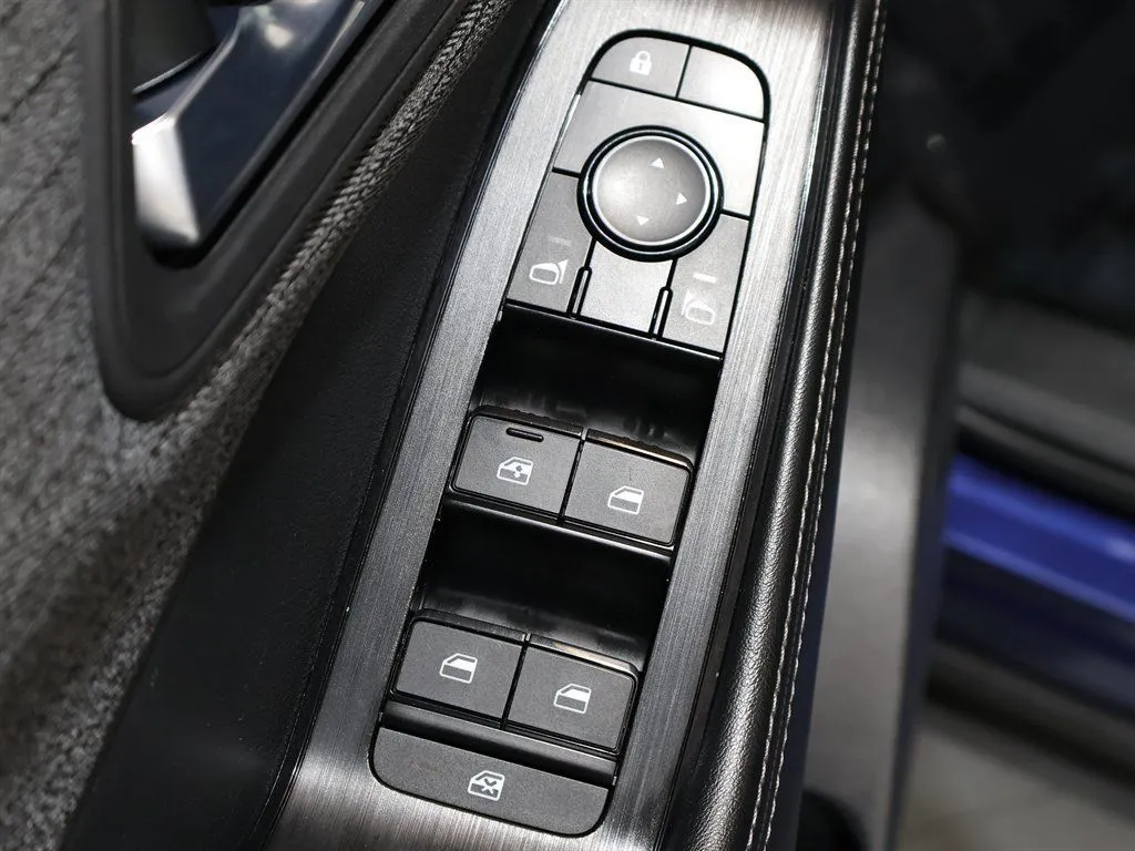 2023 Nissan Rogue SV - Photo 11