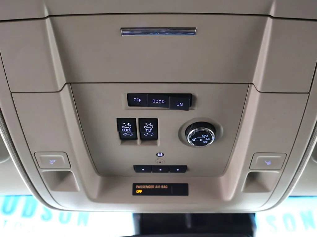 2018 Chevrolet Tahoe Premier - Photo 23