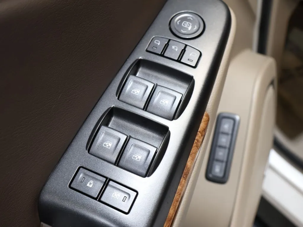 2018 Chevrolet Tahoe Premier - Photo 11
