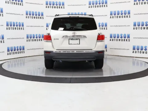 More photos of 2013 Toyota Highlander SE at Hudson Autoworks Sales, NC