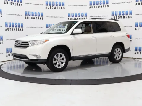 Photos of 2013 Toyota Highlander SE for sale in Greensboro, NC at Hudson Autoworks Sales