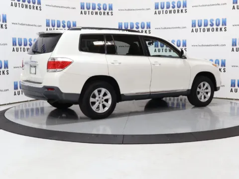 More photos of 2013 Toyota Highlander SE at Hudson Autoworks Sales, NC