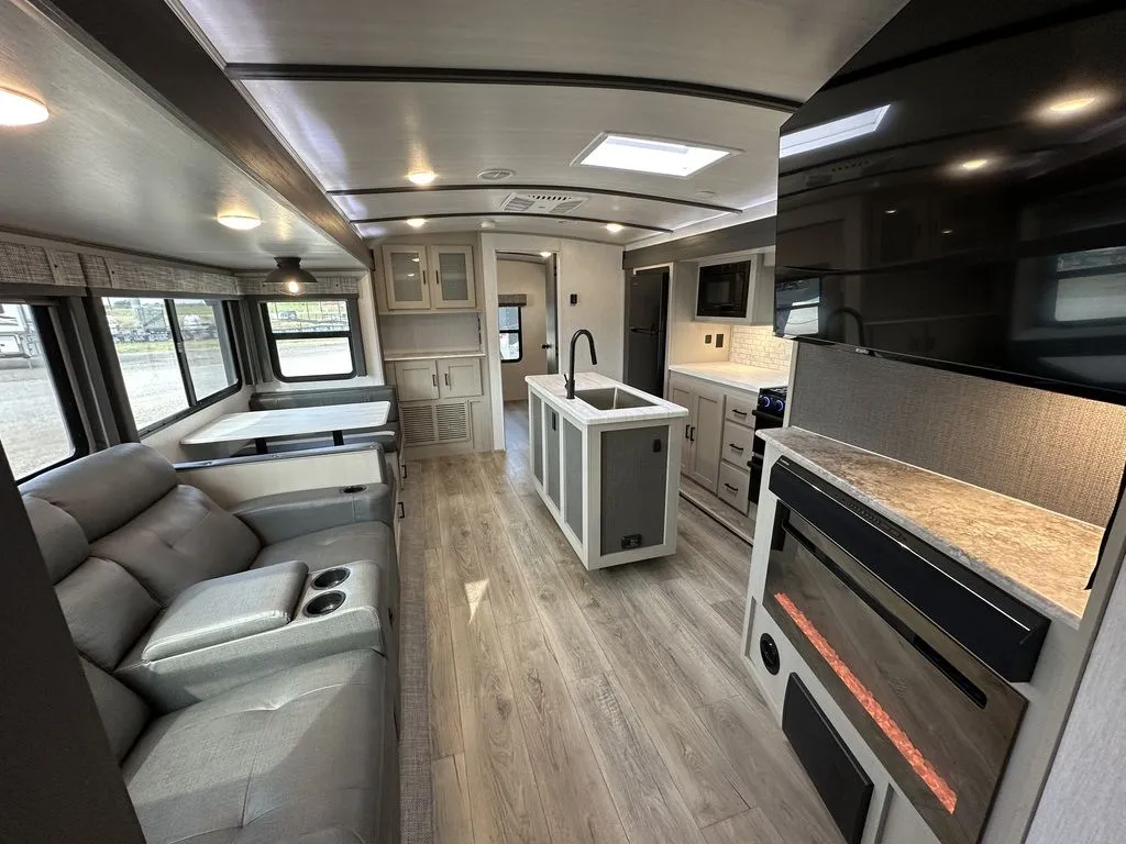 Unknown 2023 Forest River Wildwood HERITAGE GLEN 310BHI for sale in Valley View, TX