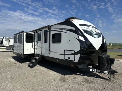 Photos of 2020 Cruiser Rv Fun Finder 29RS for sale in Valley View, TX at Liberty Trail RV - Denton