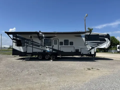Unknown 2022 Heartland Rv Cyclone 4007 for sale in Valley View, TX