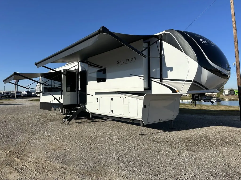 Unknown 2025 Grand Design Solitude 417KB for sale in Valley View, TX