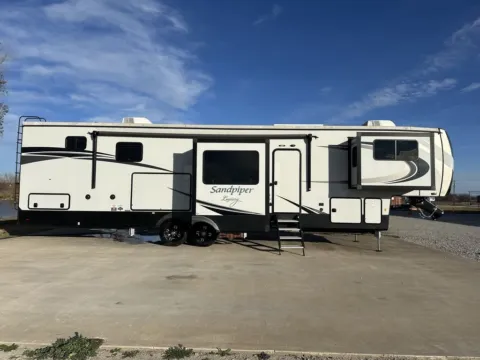 Unknown 2022 Forest River Sandpiper 391FLRB for sale in Valley View, TX