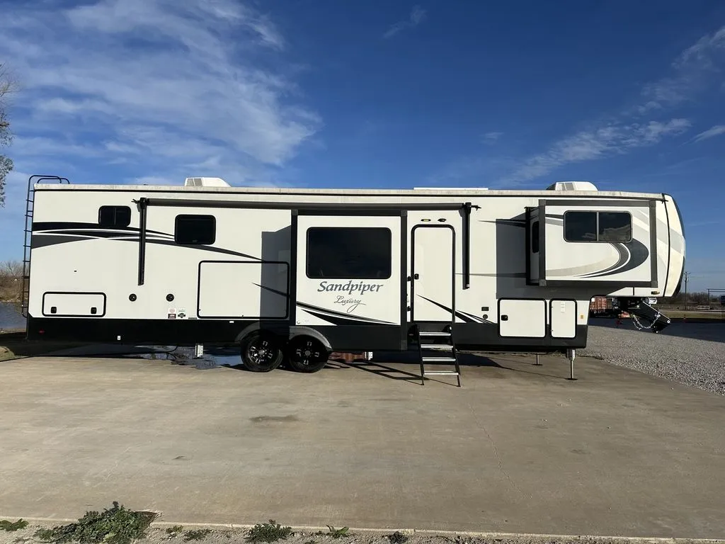 Unknown 2022 Forest River Sandpiper 391FLRB for sale in Valley View, TX