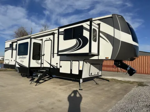 Photos of 2022 Forest River Sandpiper 391FLRB for sale in Valley View, TX at Liberty Trail RV - Denton