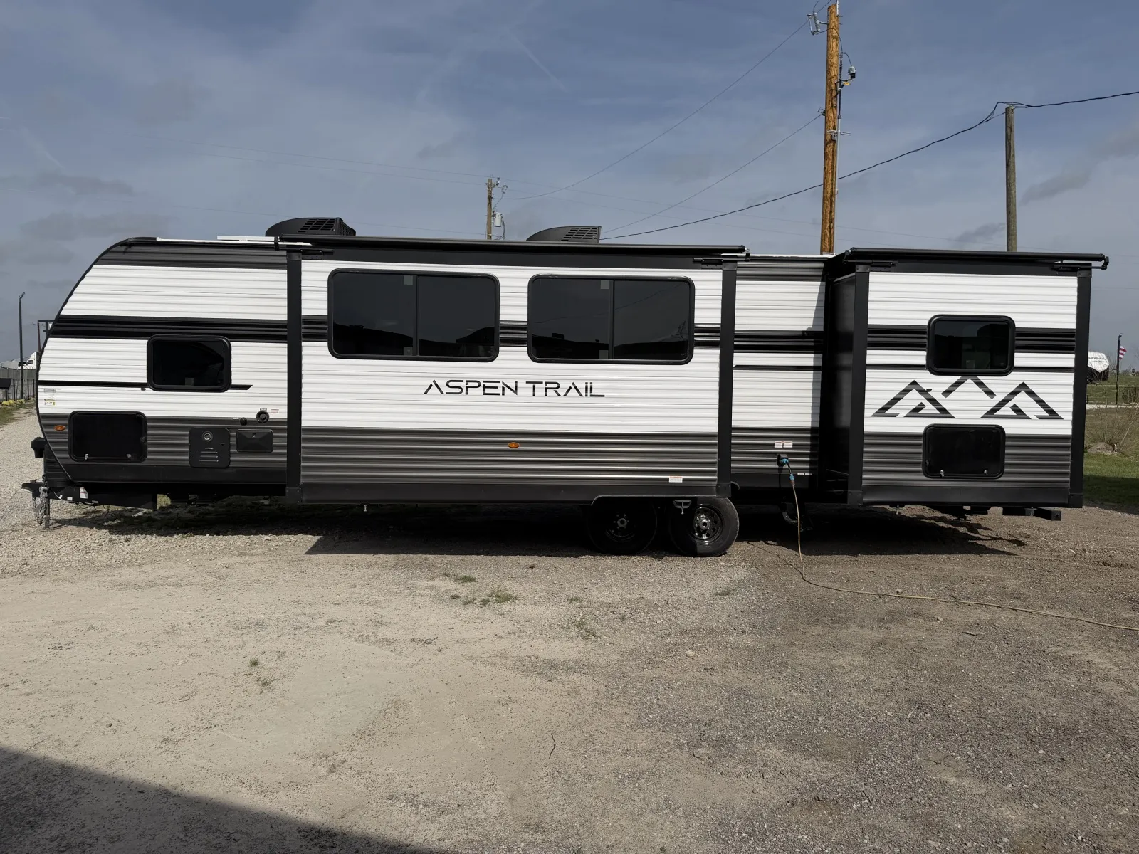 Photos of 2026 Dutchmen Aspen Trail 3225FBS for sale in Valley View, TX at Liberty Trail RV - Denton