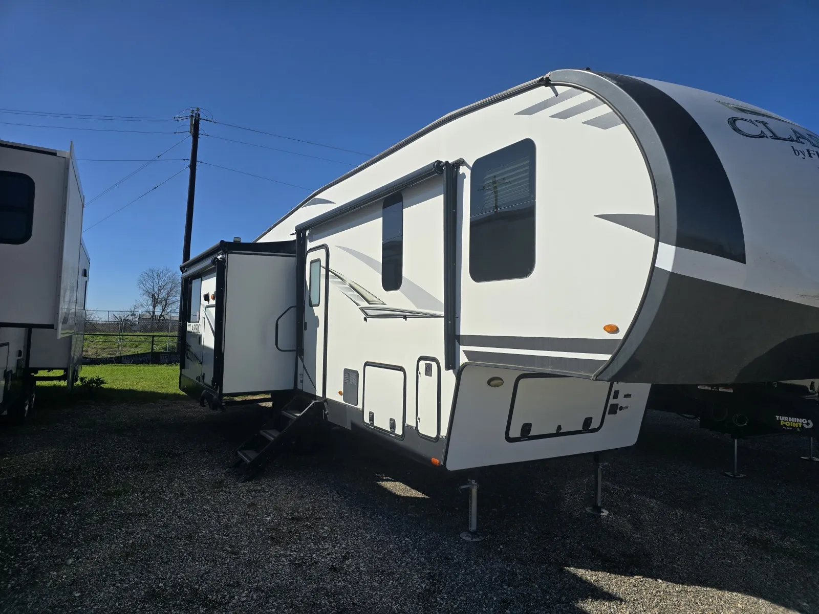 White 2019 Forest River Flagstaff 8529RKBS for sale in Valley View, TX