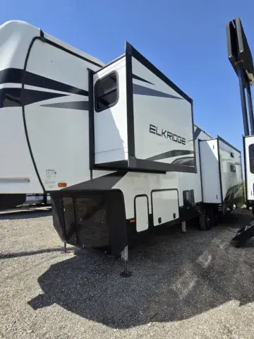 Another view of 2022 Heartland Elkridge 32RLS for sale in Valley View, TX at Liberty Trail RV - Denton