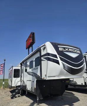 Photos of 2022 Heartland Elkridge 32RLS for sale in Valley View, TX at Liberty Trail RV - Denton
