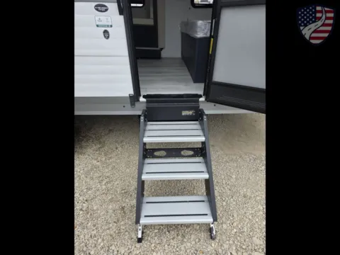 More photos of 2025 Primetime Avenger 17FQS at Liberty Trail RV - Denton, TX