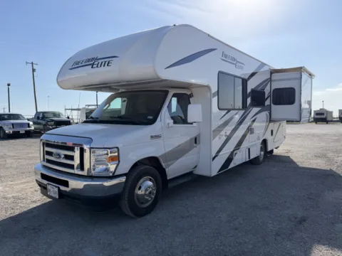 More photos of 2021 Thor Motor Coach Freedom Elite 26HE at Liberty Trail RV - Denton, TX
