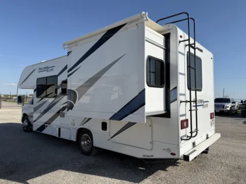 More photos of 2021 Thor Motor Coach Freedom Elite 26HE at Liberty Trail RV - Denton, TX