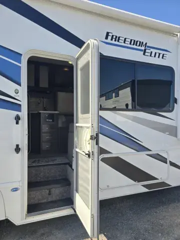 More photos of 2021 Thor Motor Coach Freedom Elite 26HE at Liberty Trail RV - Denton, TX