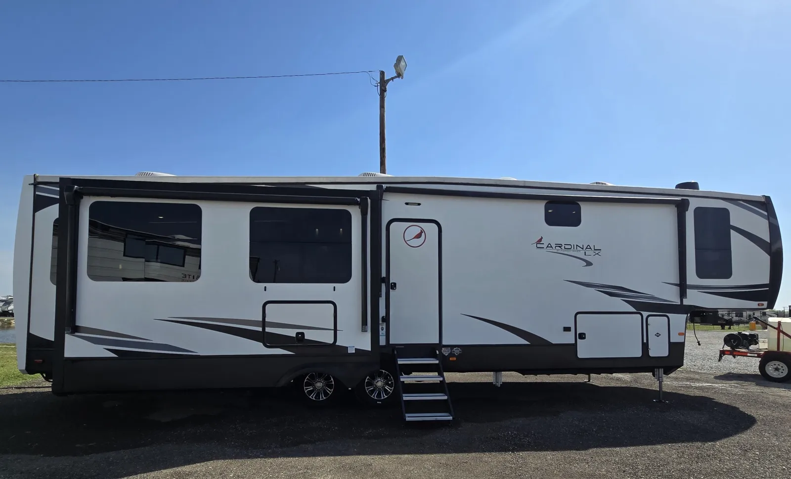 Unknown 2022 Forest River Cardinal 380RLX for sale in Valley View, TX