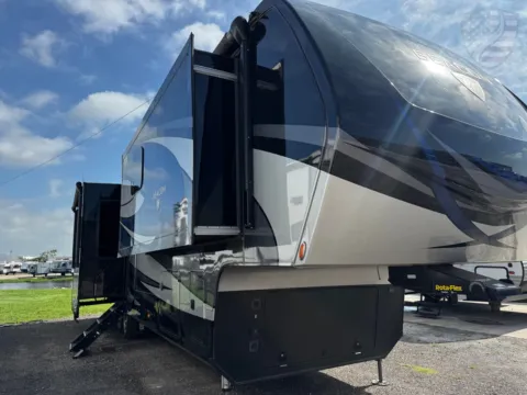 Another view of 2020 Vanleigh Beacon 39GBB for sale in Valley View, TX at Liberty Trail RV - Denton