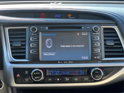 More photos of 2018 Toyota Highlander XLE at Northside Auto Sales, SC