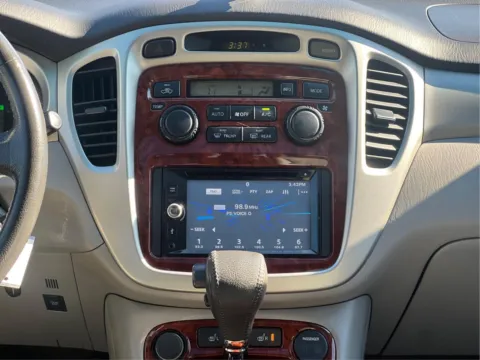 More photos of 2005 TOYOTA HIGHLANDER BASE at Northside Auto Sales, SC