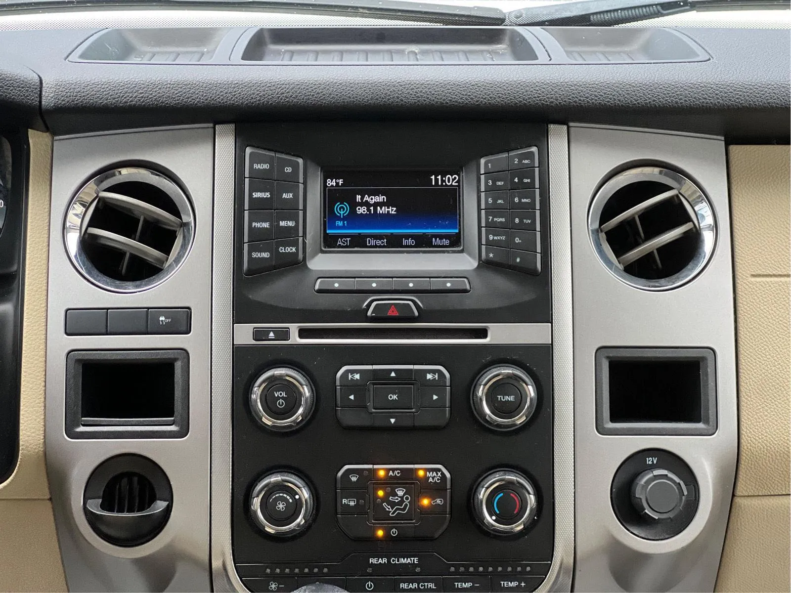 2017 Ford Expedition XLT - Photo 9