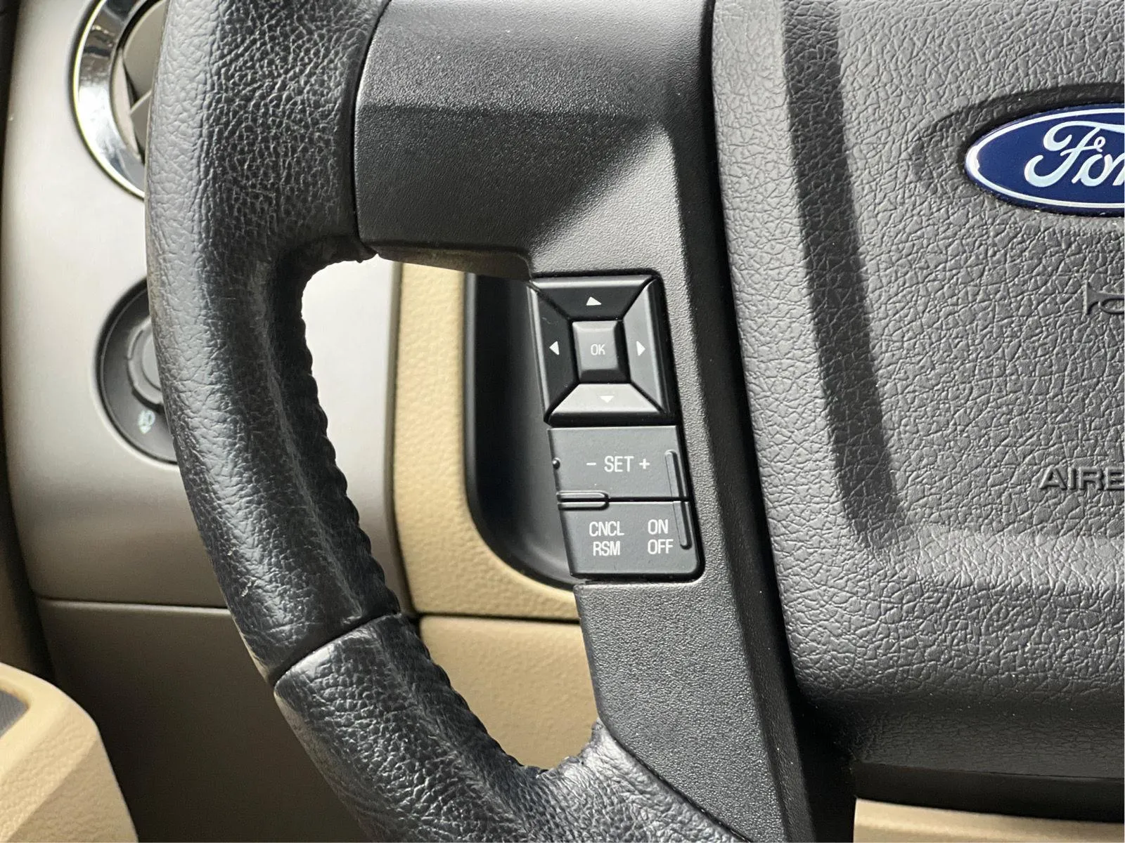 2017 Ford Expedition XLT - Photo 14