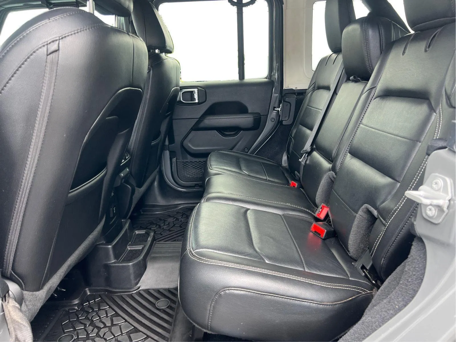 2020 Jeep Wrangler Unlimited Sahara - Photo 12
