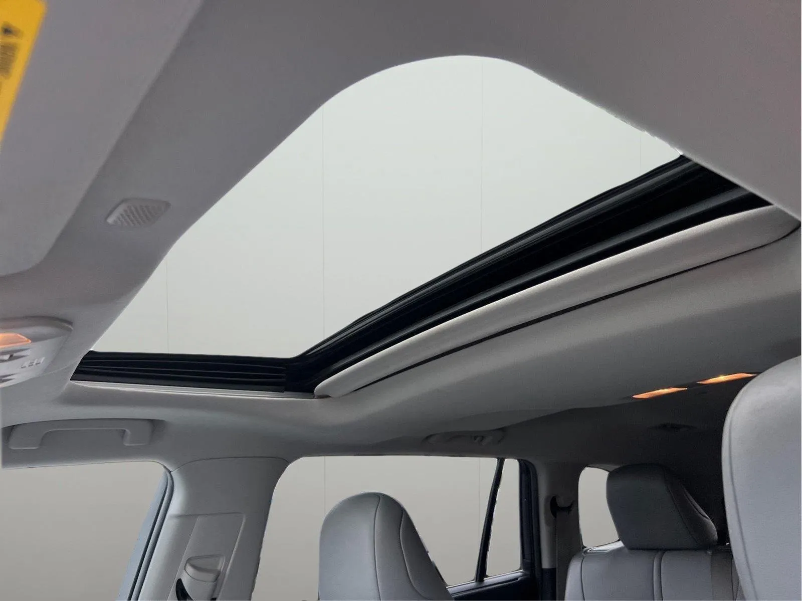 2021 Toyota Highlander XLE - Photo 8
