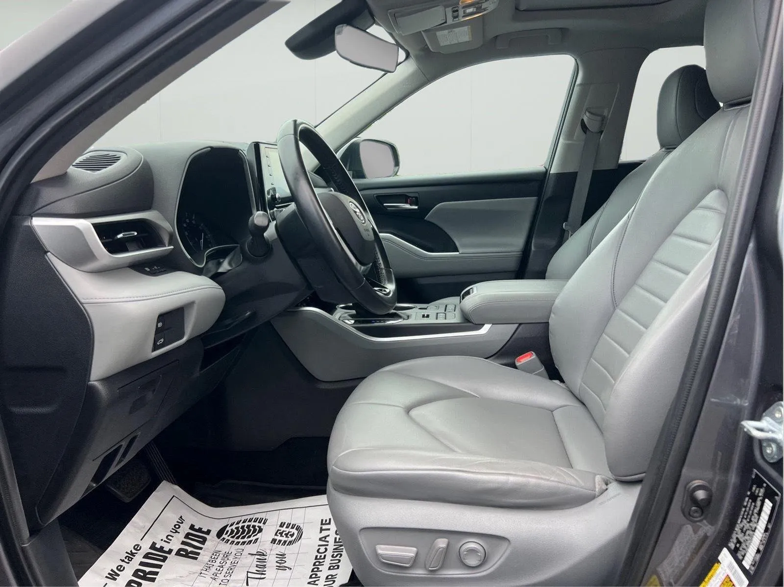 2021 Toyota Highlander XLE - Photo 10