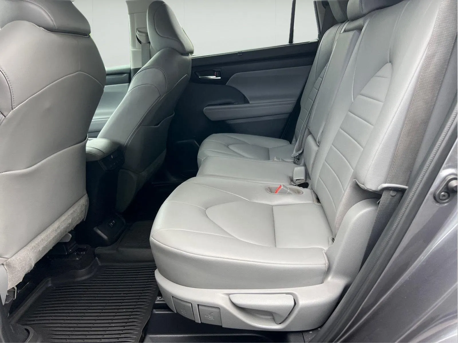 2021 Toyota Highlander XLE - Photo 11