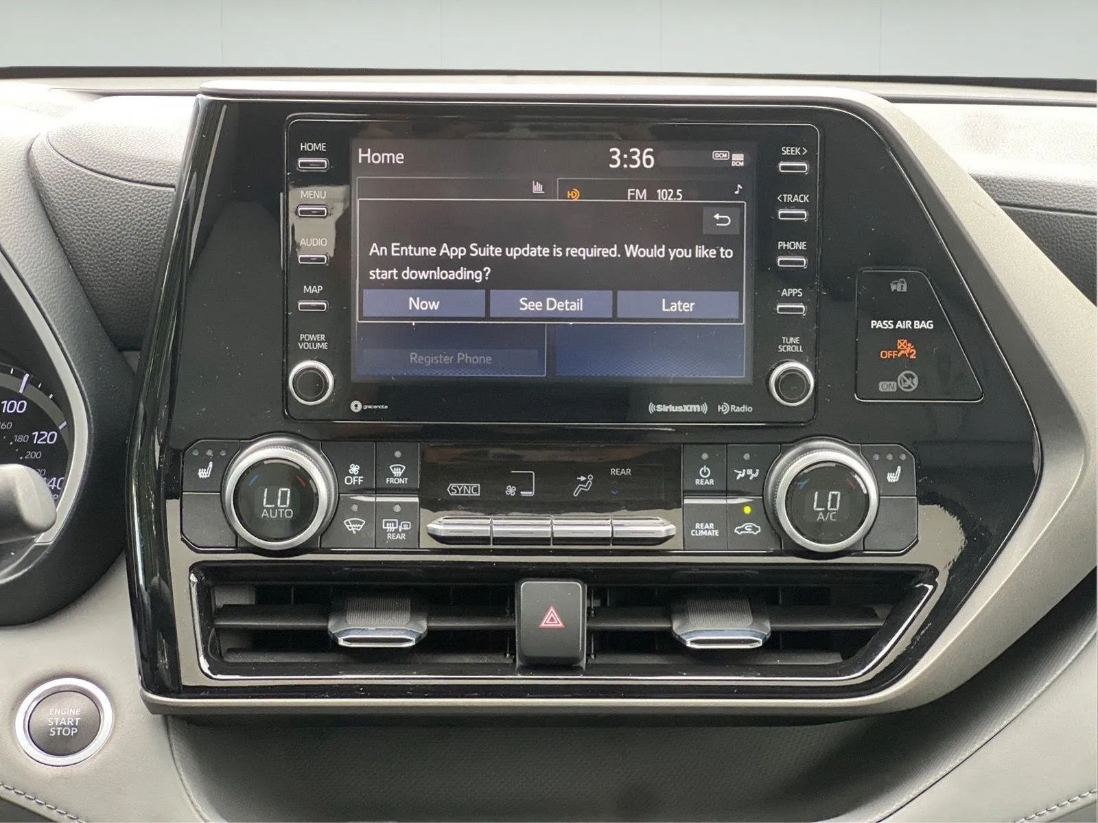 2021 Toyota Highlander XLE - Photo 12