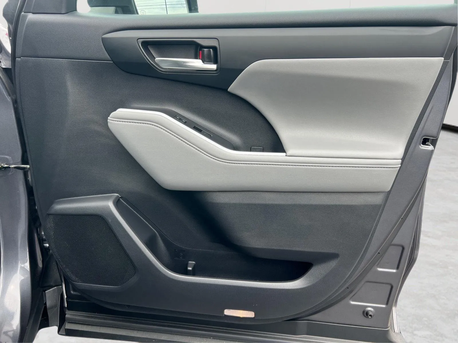2021 Toyota Highlander XLE - Photo 13
