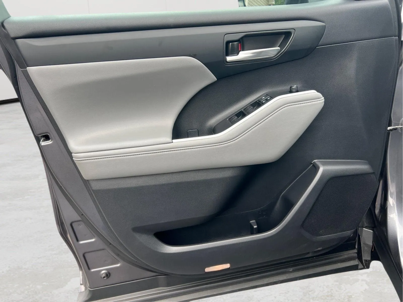 2021 Toyota Highlander XLE - Photo 14