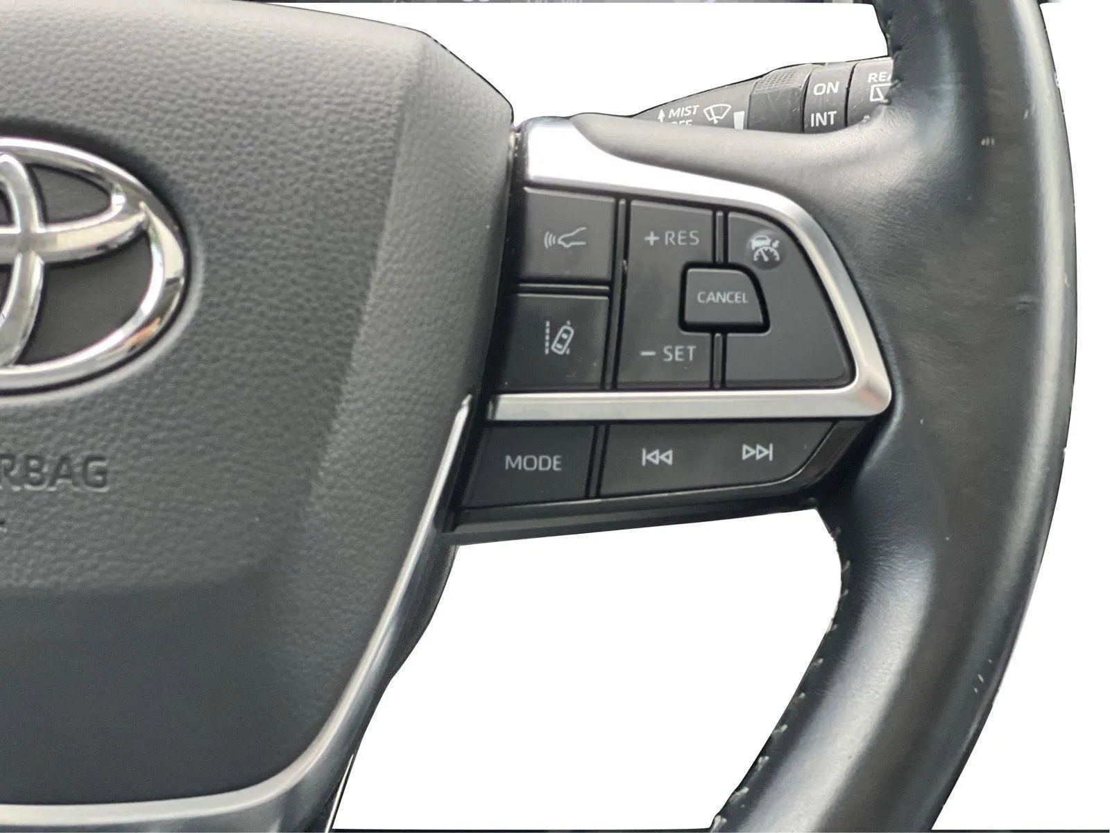 2021 Toyota Highlander XLE - Photo 18