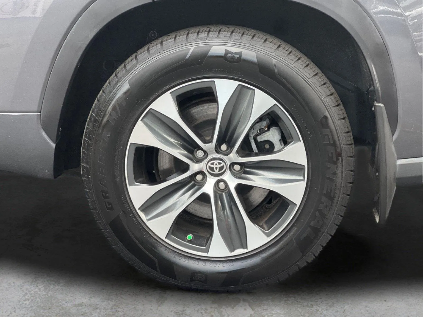 2021 Toyota Highlander XLE - Photo 25