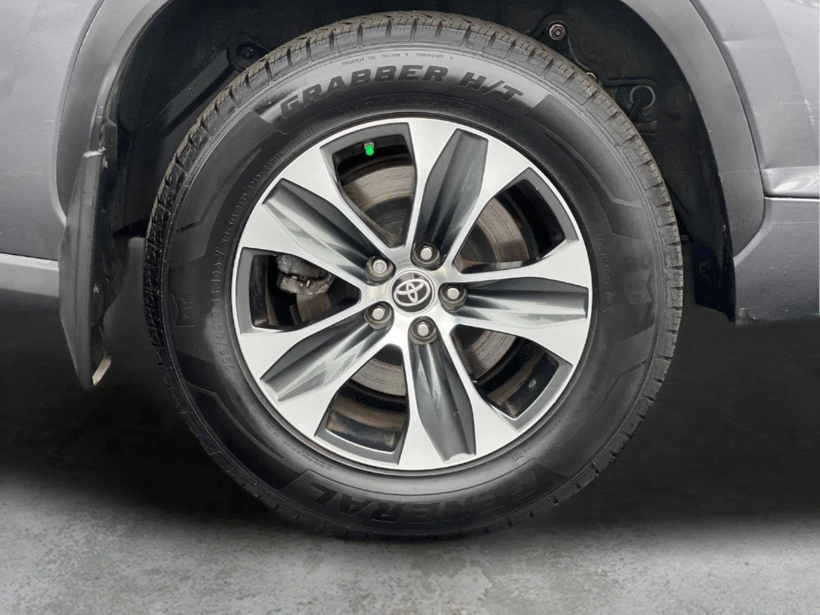 2021 Toyota Highlander XLE - Photo 26