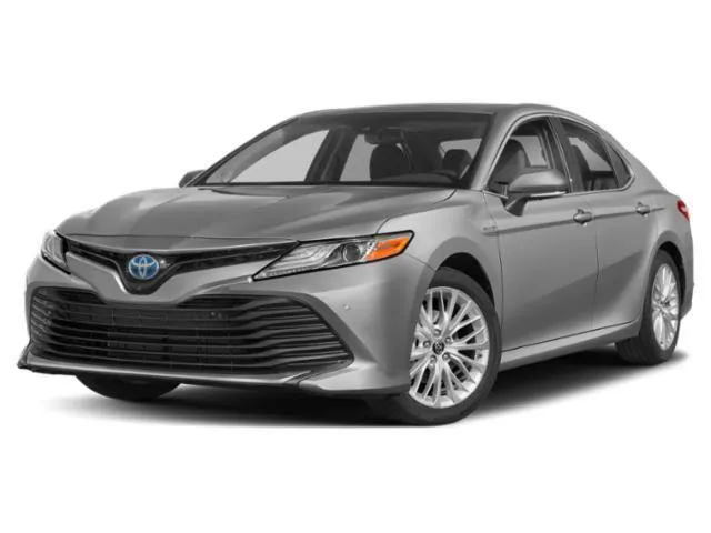 Silver 2018 Toyota Camry Hybrid XLE for sale in Greer, SC
